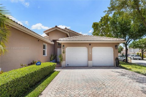 Villa ou maison à vendre à Doral, Floride: 4 chambres, 198.63 m2 № 1794444 - photo 4