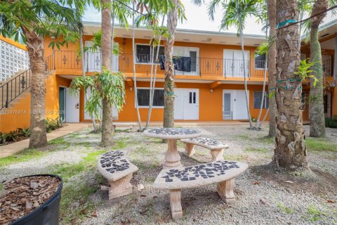 Condo in South Miami, Florida, 1 bedroom  № 2041557 - photo 15