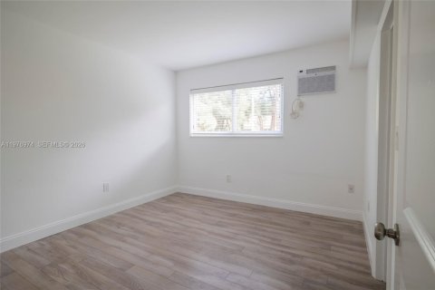 Condo in South Miami, Florida, 1 bedroom  № 2041557 - photo 6