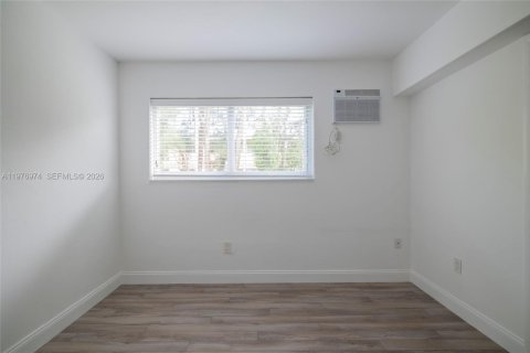 Condo in South Miami, Florida, 1 bedroom  № 2041557 - photo 7
