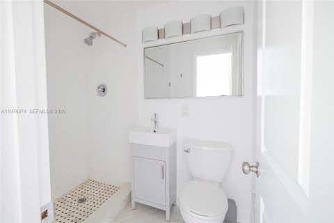 Condo in South Miami, Florida, 1 bedroom  № 2041557 - photo 8