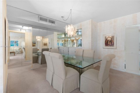 Condominio en venta en Hallandale Beach, Florida, 2 dormitorios, 130.06 m2 № 2023555 - foto 14