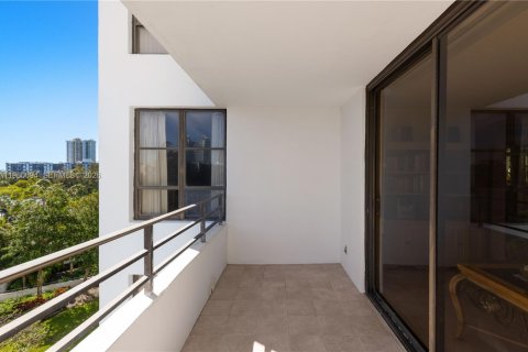 Condominio en venta en Hallandale Beach, Florida, 2 dormitorios, 130.06 m2 № 2023555 - foto 6