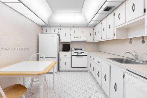 Condominio en venta en Hallandale Beach, Florida, 2 dormitorios, 130.06 m2 № 2023555 - foto 8