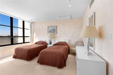 Condominio en venta en Hallandale Beach, Florida, 2 dormitorios, 130.06 m2 № 2023555 - foto 28
