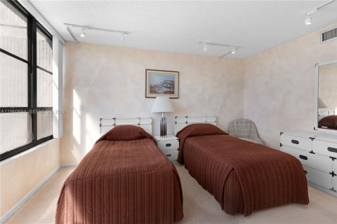 Condominio en venta en Hallandale Beach, Florida, 2 dormitorios, 130.06 m2 № 2023555 - foto 30