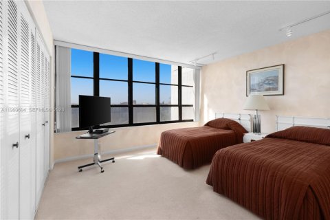 Condominio en venta en Hallandale Beach, Florida, 2 dormitorios, 130.06 m2 № 2023555 - foto 29
