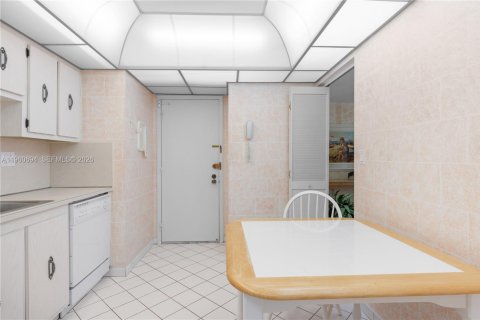 Condominio en venta en Hallandale Beach, Florida, 2 dormitorios, 130.06 m2 № 2023555 - foto 11