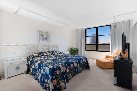 Condominio en venta en Hallandale Beach, Florida, 2 dormitorios, 130.06 m2 № 2023555 - foto 23
