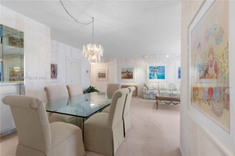 Condominio en venta en Hallandale Beach, Florida, 2 dormitorios, 130.06 m2 № 2023555 - foto 15