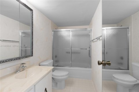 Condominio en venta en Hallandale Beach, Florida, 2 dormitorios, 130.06 m2 № 2023555 - foto 26