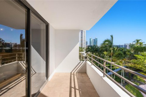 Condominio en venta en Hallandale Beach, Florida, 2 dormitorios, 130.06 m2 № 2023555 - foto 5