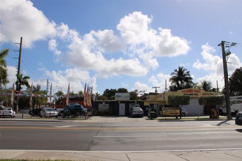 Commercial property in Hialeah, Florida № 2080102 - photo 3