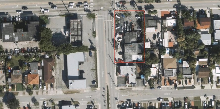 Commercial property in Hialeah, Florida № 2080102