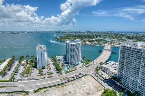 Купить кондоминиум в Норт-Бей-Виллидж, Флорида 2 спальни, 113.43м2, № 2015875 - фото 7