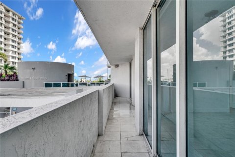 Купить кондоминиум в Норт-Бей-Виллидж, Флорида 2 спальни, 113.43м2, № 2015875 - фото 22