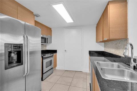 Купить кондоминиум в Норт-Бей-Виллидж, Флорида 2 спальни, 113.43м2, № 2015875 - фото 18