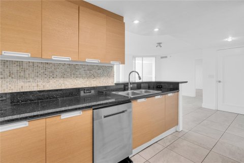 Купить кондоминиум в Норт-Бей-Виллидж, Флорида 2 спальни, 113.43м2, № 2015875 - фото 21