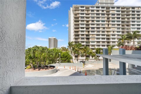 Купить кондоминиум в Норт-Бей-Виллидж, Флорида 2 спальни, 113.43м2, № 2015875 - фото 23