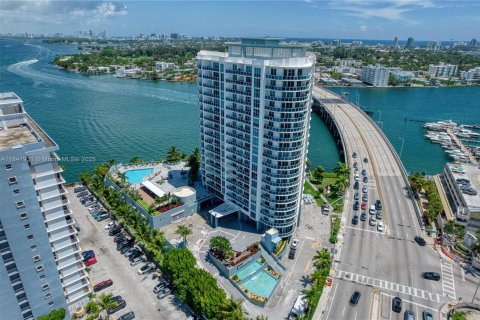 Condo à North Bay Village, Floride, 2 chambres  № 2015875