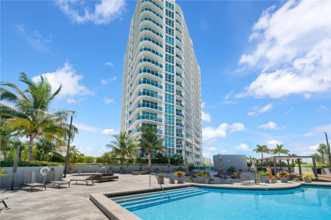 Купить кондоминиум в Норт-Бей-Виллидж, Флорида 2 спальни, 113.43м2, № 2015875 - фото 10