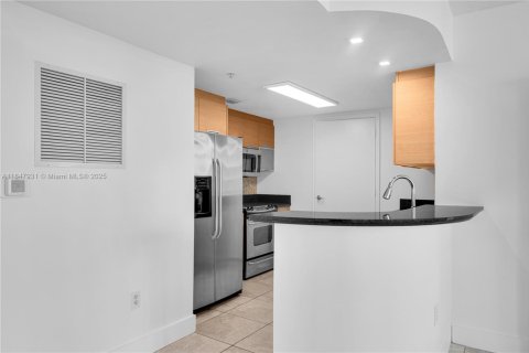 Купить кондоминиум в Норт-Бей-Виллидж, Флорида 2 спальни, 113.43м2, № 2015875 - фото 17