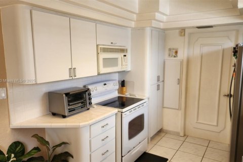 House in Miami, Florida 3 bedrooms, 115.29 sq.m. № 1878947 - photo 10