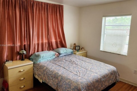 House in Miami, Florida 3 bedrooms, 115.29 sq.m. № 1878947 - photo 24