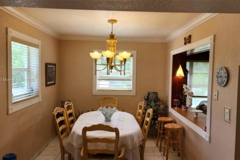 House in Miami, Florida 3 bedrooms, 115.29 sq.m. № 1878947 - photo 11