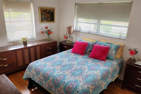House in Miami, Florida 3 bedrooms, 115.29 sq.m. № 1878947 - photo 21