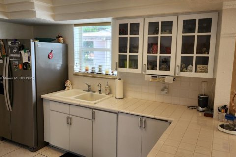 House in Miami, Florida 3 bedrooms, 115.29 sq.m. № 1878947 - photo 9