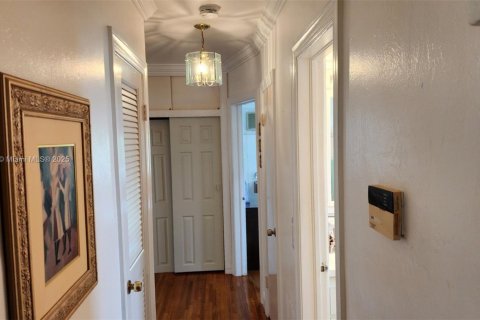 House in Miami, Florida 3 bedrooms, 115.29 sq.m. № 1878947 - photo 18