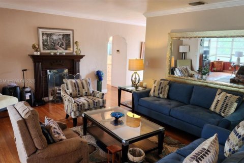 House in Miami, Florida 3 bedrooms, 115.29 sq.m. № 1878947 - photo 12