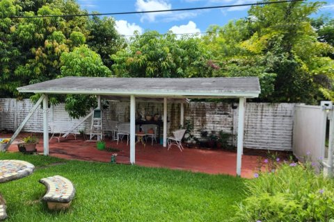House in Miami, Florida 3 bedrooms, 115.29 sq.m. № 1878947 - photo 30
