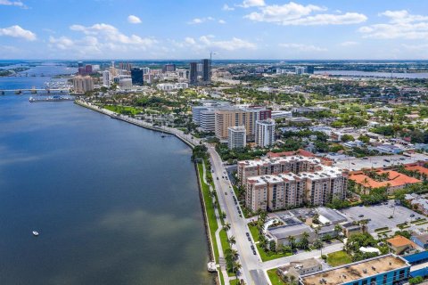 Condo in West Palm Beach, Florida, 3 bedrooms № 2263550 - photo 28