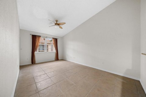 Condo in West Palm Beach, Florida, 3 bedrooms № 2263550 - photo 8