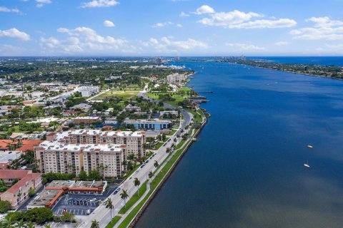 Condo in West Palm Beach, Florida, 3 bedrooms № 2263550 - photo 29