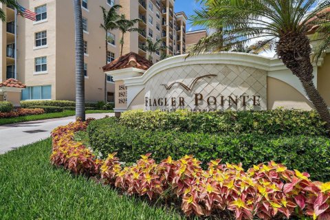 Condo in West Palm Beach, Florida, 3 bedrooms № 2263550 - photo 2