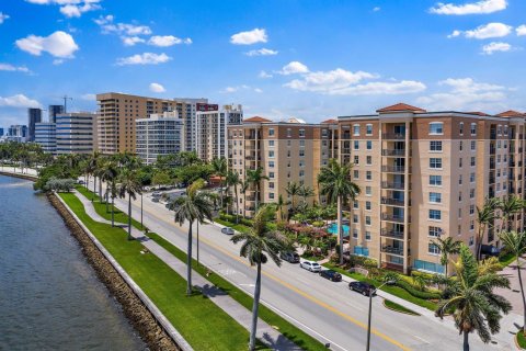 Condo in West Palm Beach, Florida, 3 bedrooms № 2263550 - photo 3