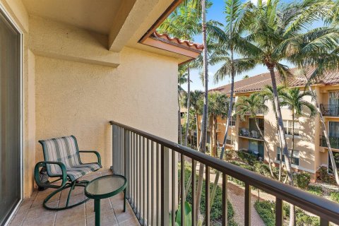 Condo in West Palm Beach, Florida, 3 bedrooms № 2263550 - photo 12