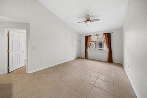 Condo in West Palm Beach, Florida, 3 bedrooms № 2263550 - photo 9