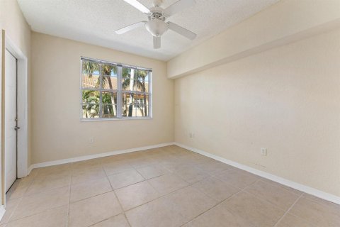 Condo in West Palm Beach, Florida, 3 bedrooms № 2263550 - photo 18
