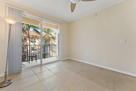 Condo in West Palm Beach, Florida, 3 bedrooms № 2263550 - photo 14