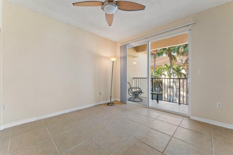Condo in West Palm Beach, Florida, 3 bedrooms № 2263550 - photo 13