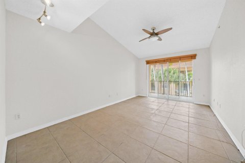 Condo in West Palm Beach, Florida, 3 bedrooms № 2263550 - photo 10