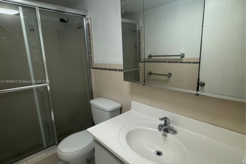 Condominio en alquiler en Miami Gardens, Florida, 2 dormitorios, 94.02 m2 № 1969193 - foto 10