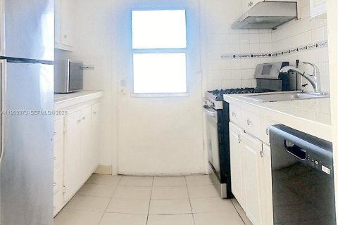 Condo in Miami Gardens, Florida, 2 bedrooms  № 1969193 - photo 24