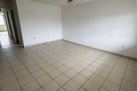 Condominio en alquiler en Miami Gardens, Florida, 2 dormitorios, 94.02 m2 № 1969193 - foto 13