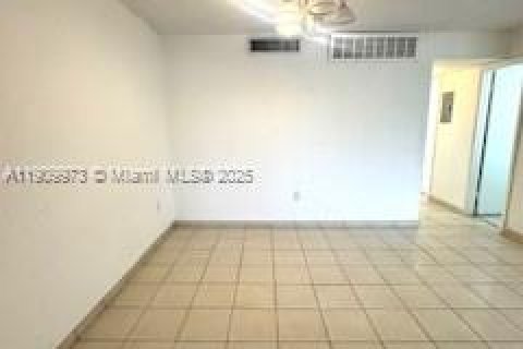 Condominio en alquiler en Miami Gardens, Florida, 2 dormitorios, 94.02 m2 № 1969193 - foto 15