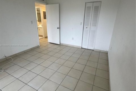 Condominio en alquiler en Miami Gardens, Florida, 2 dormitorios, 94.02 m2 № 1969193 - foto 5
